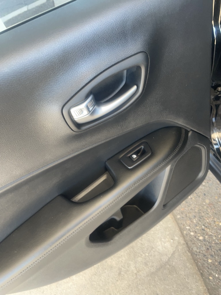 Photo 14 of this JEEP COMPASS