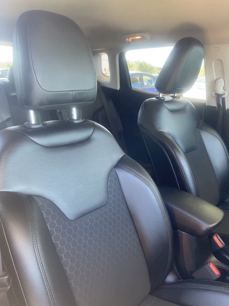 Photo 5 of this JEEP COMPASS