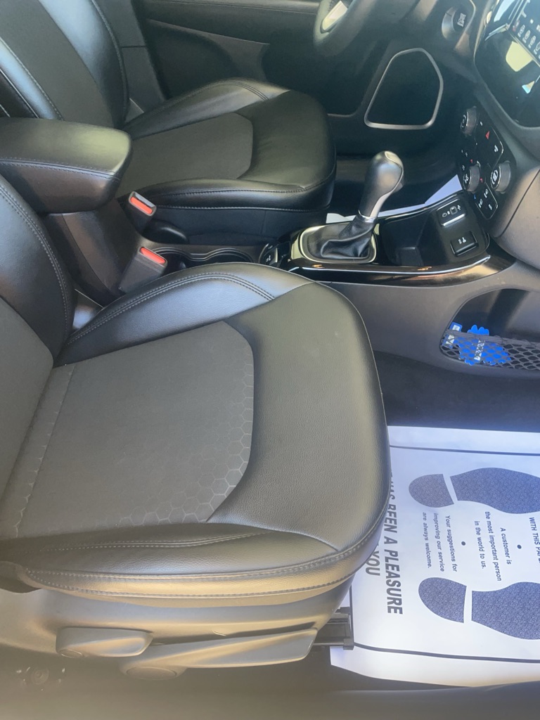 Photo 6 of this JEEP COMPASS