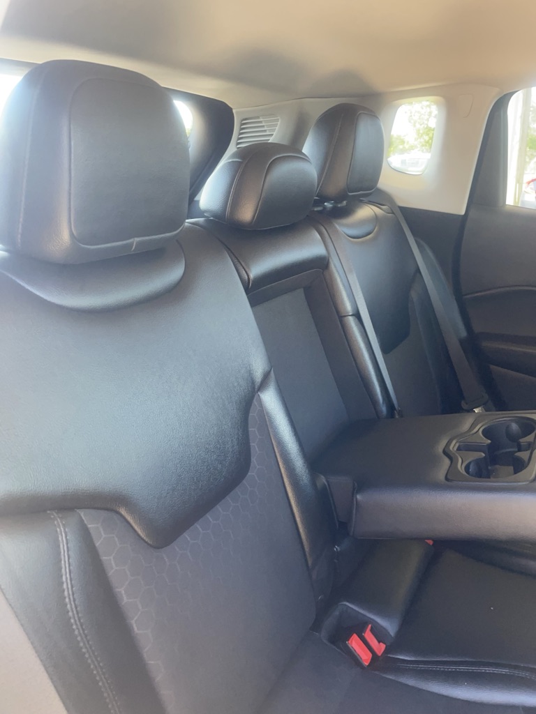 Photo 8 of this JEEP COMPASS