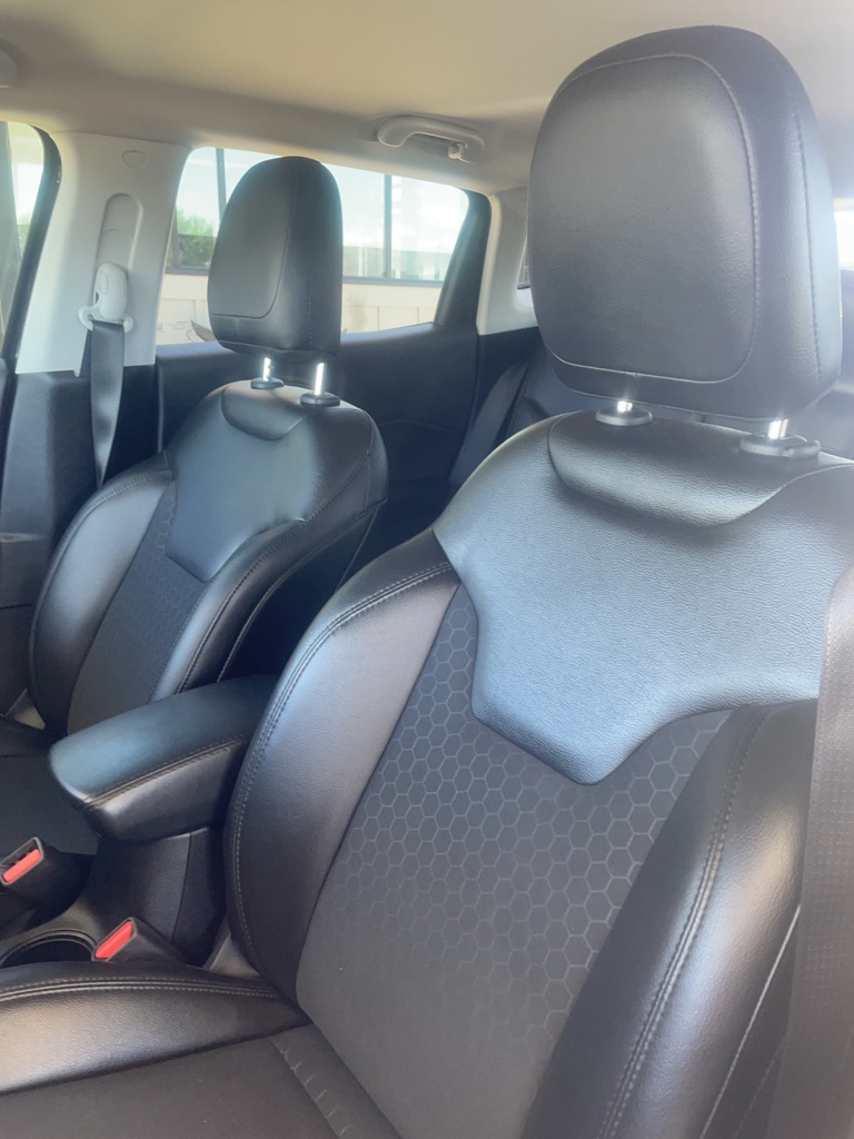 Photo 15 of this JEEP COMPASS