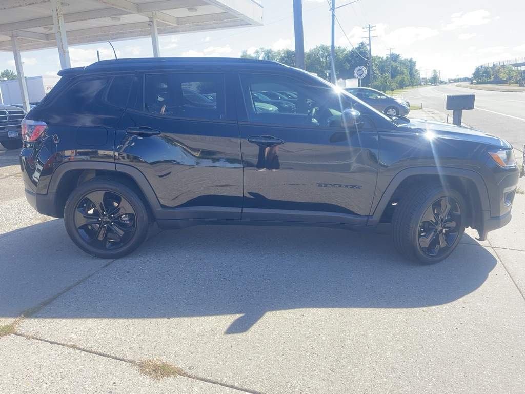 Photo 3 of this JEEP COMPASS