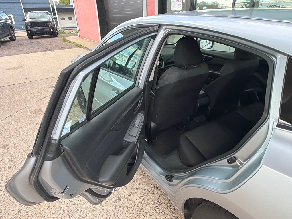 Photo 9 of this SUBARU IMPREZA