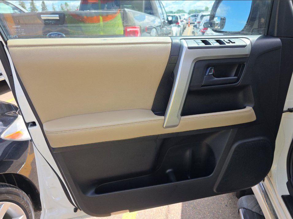 Photo 8 of this TOYOTA 4RUNNER