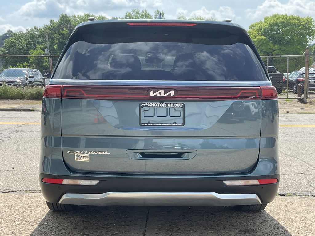 Photo 8 of this KIA CARNIVAL