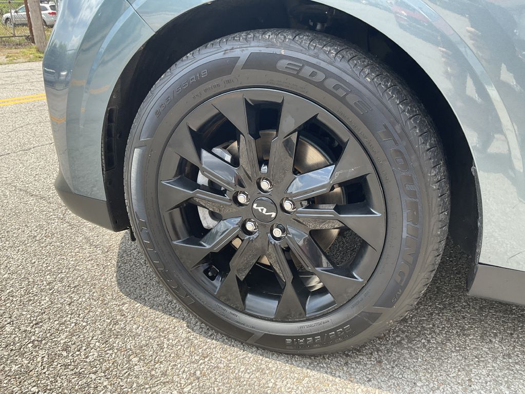 Photo 9 of this KIA CARNIVAL