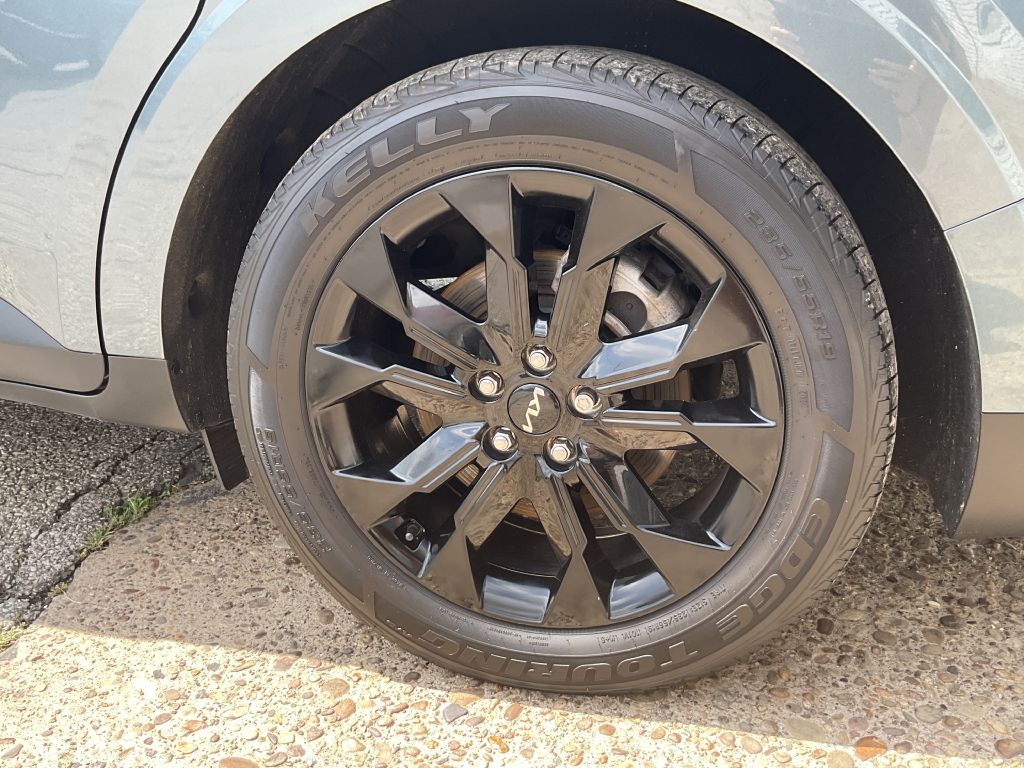 Photo 10 of this KIA CARNIVAL