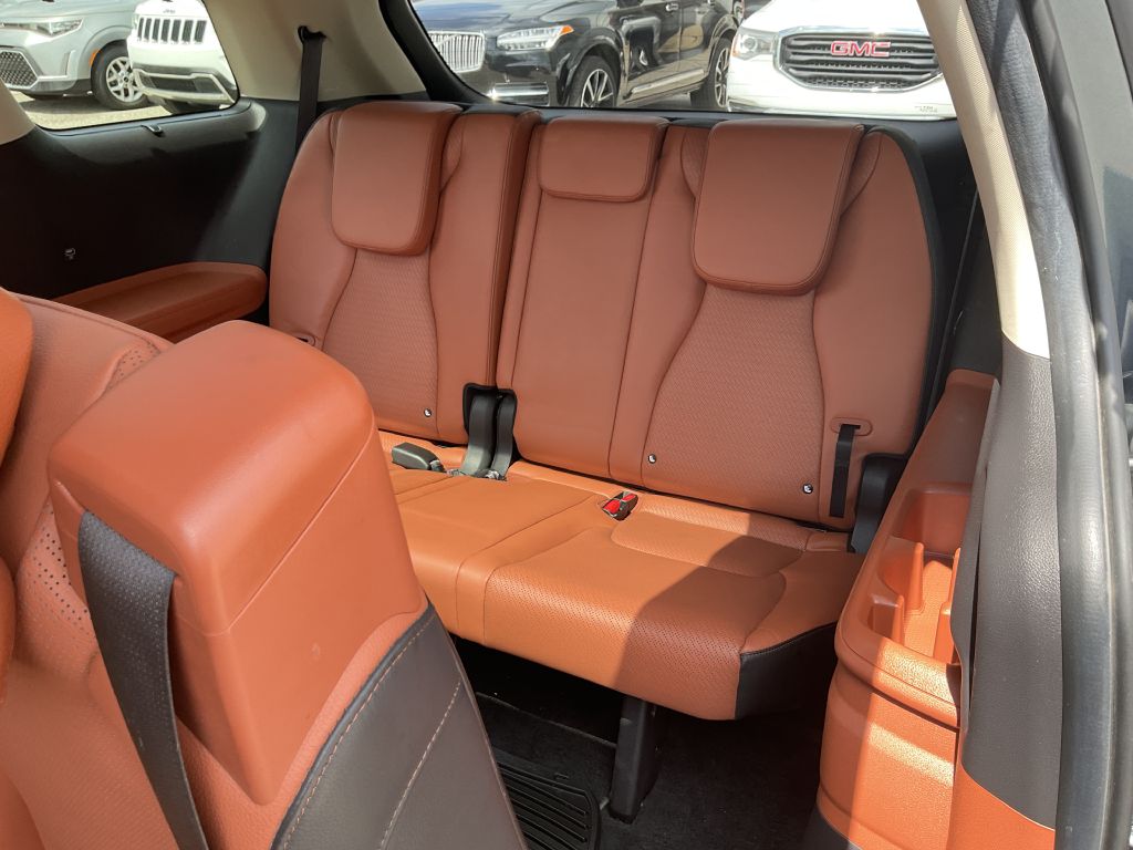 Photo 22 of this KIA CARNIVAL