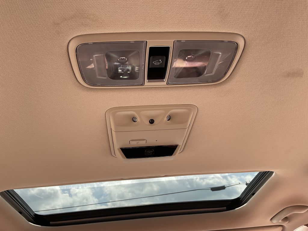 Photo 24 of this KIA CARNIVAL