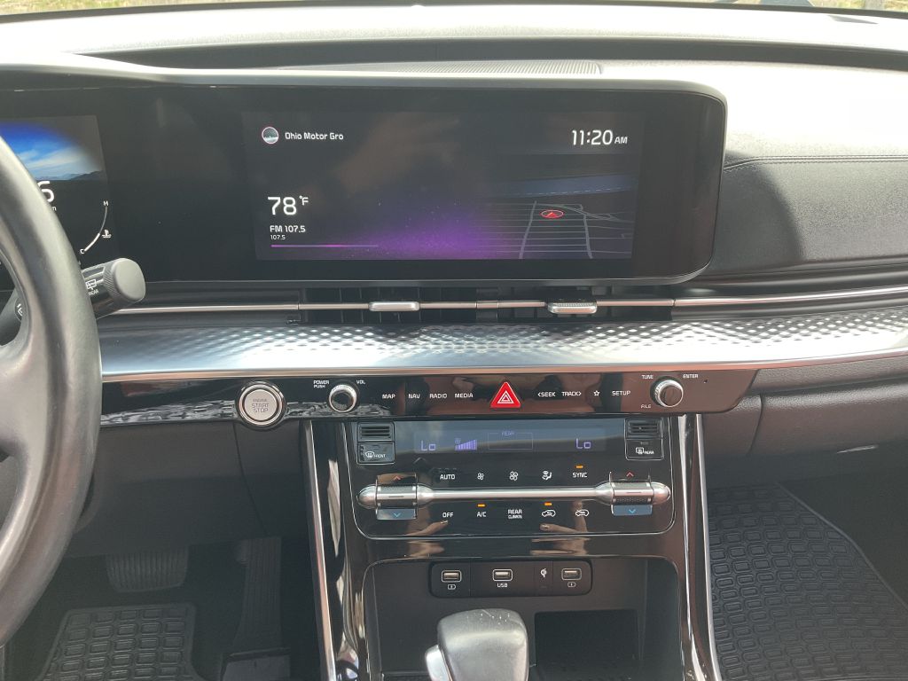 Photo 32 of this KIA CARNIVAL