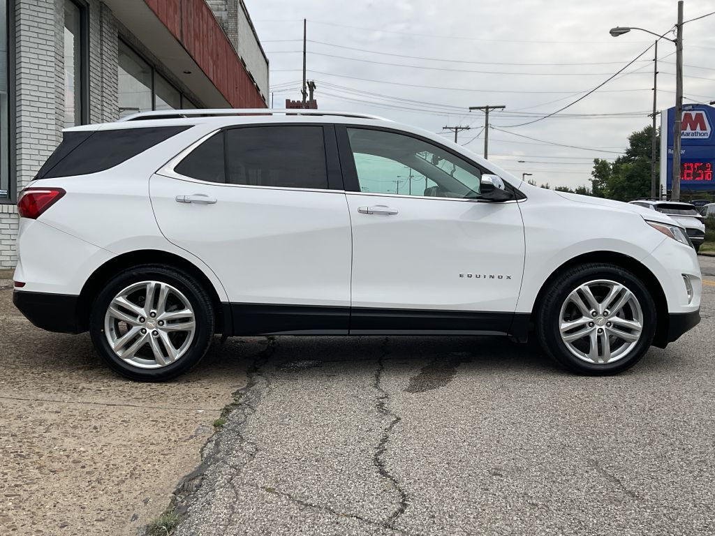 Photo 2 of this CHEVROLET EQUINOX