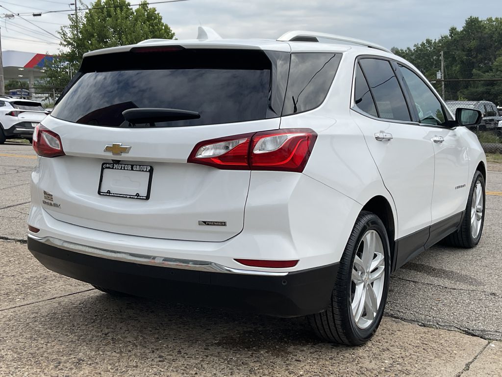 Photo 3 of this CHEVROLET EQUINOX