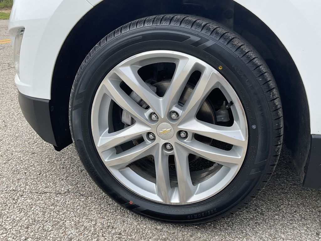 Photo 9 of this CHEVROLET EQUINOX
