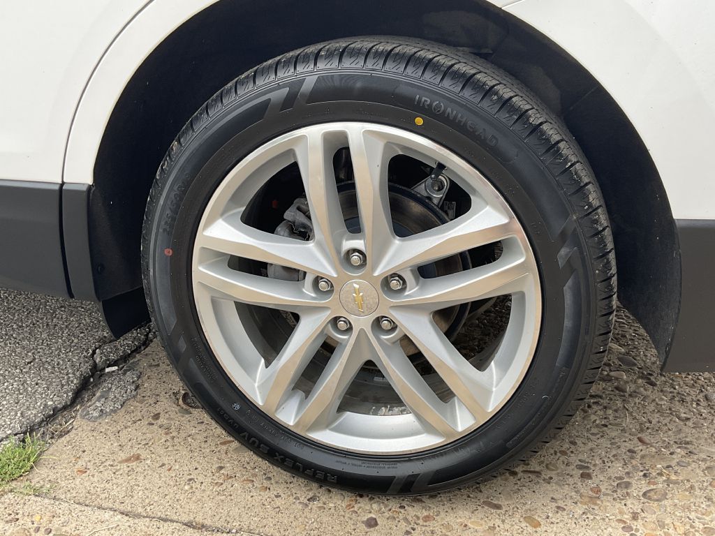 Photo 10 of this CHEVROLET EQUINOX