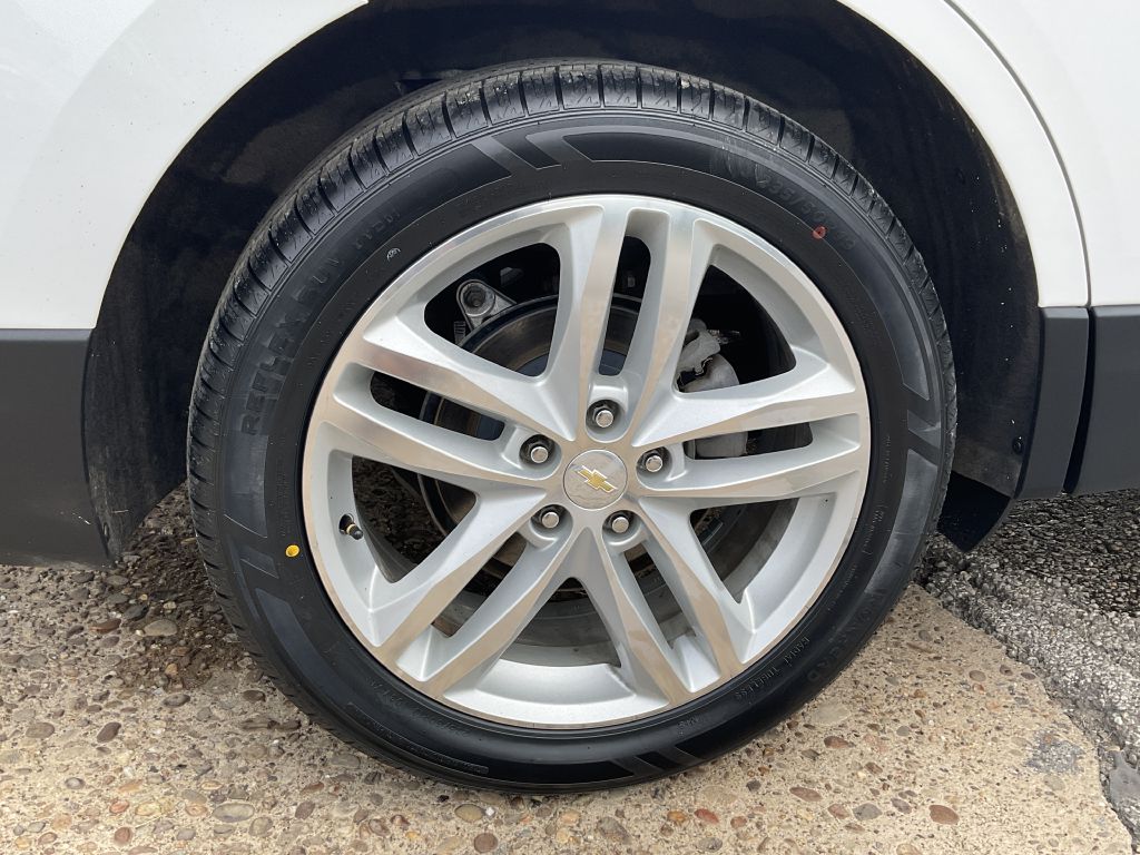Photo 11 of this CHEVROLET EQUINOX