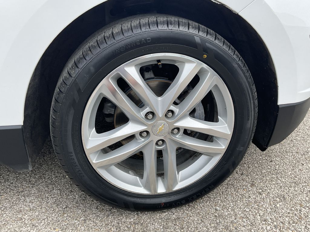 Photo 12 of this CHEVROLET EQUINOX
