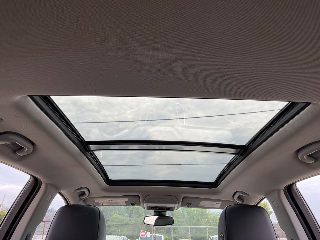 Photo 23 of this CHEVROLET EQUINOX