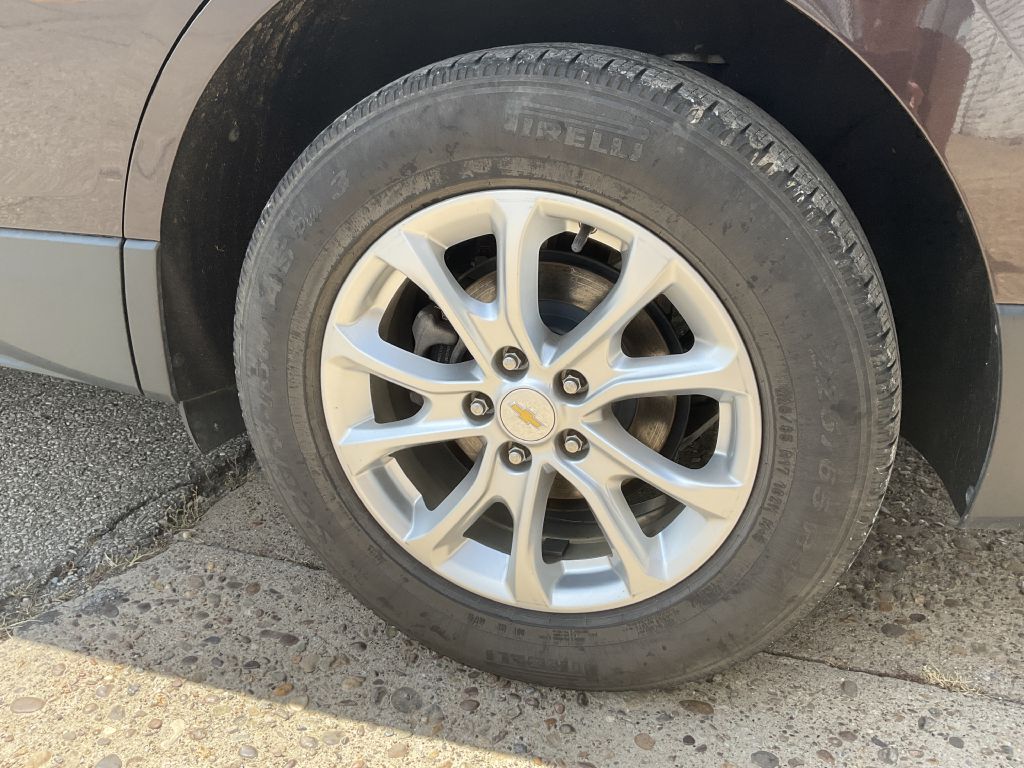 Photo 10 of this CHEVROLET EQUINOX