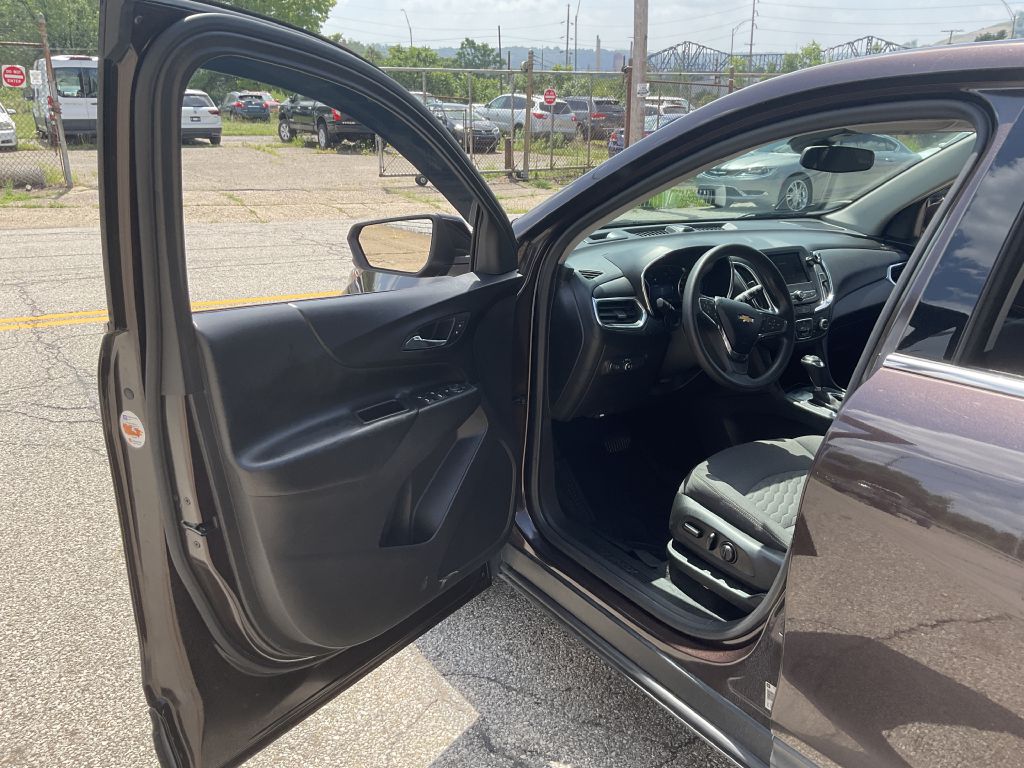 Photo 13 of this CHEVROLET EQUINOX