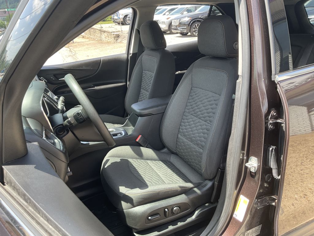 Photo 14 of this CHEVROLET EQUINOX