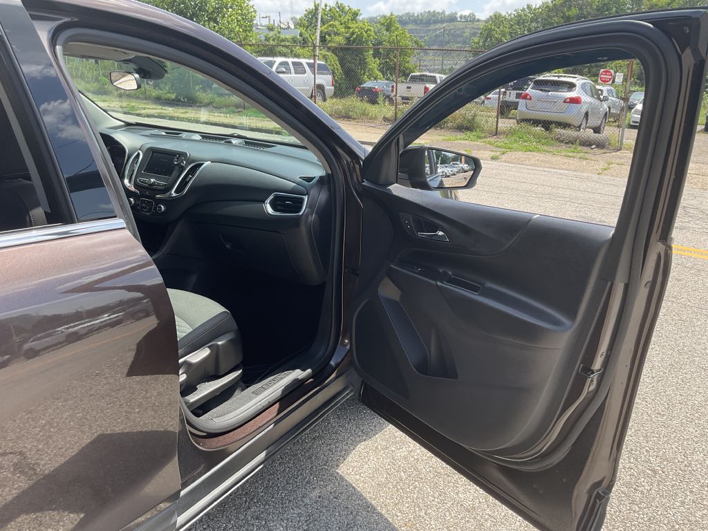 Photo 15 of this CHEVROLET EQUINOX