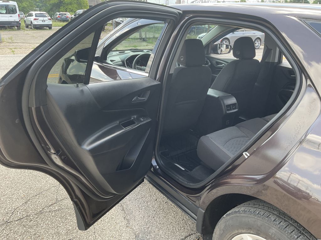 Photo 17 of this CHEVROLET EQUINOX