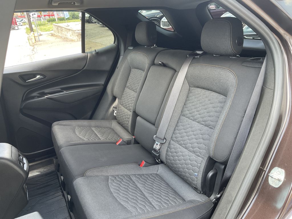 Photo 18 of this CHEVROLET EQUINOX