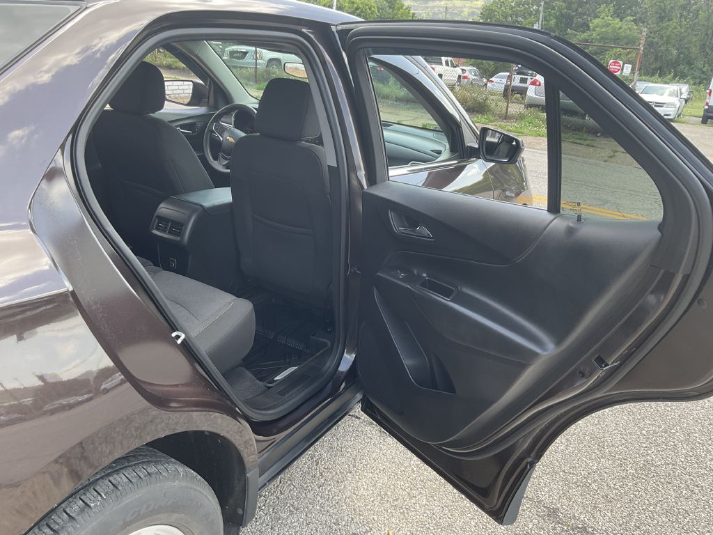 Photo 19 of this CHEVROLET EQUINOX