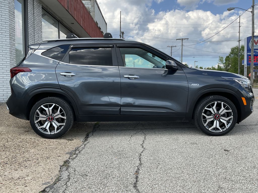 Photo 2 of this KIA SELTOS