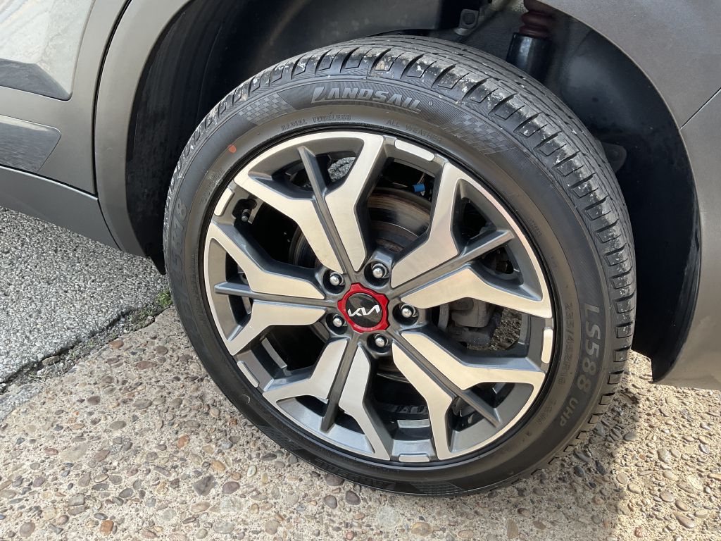 Photo 10 of this KIA SELTOS