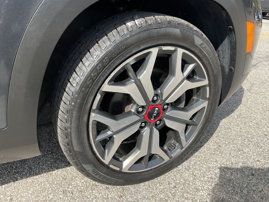 Photo 12 of this KIA SELTOS