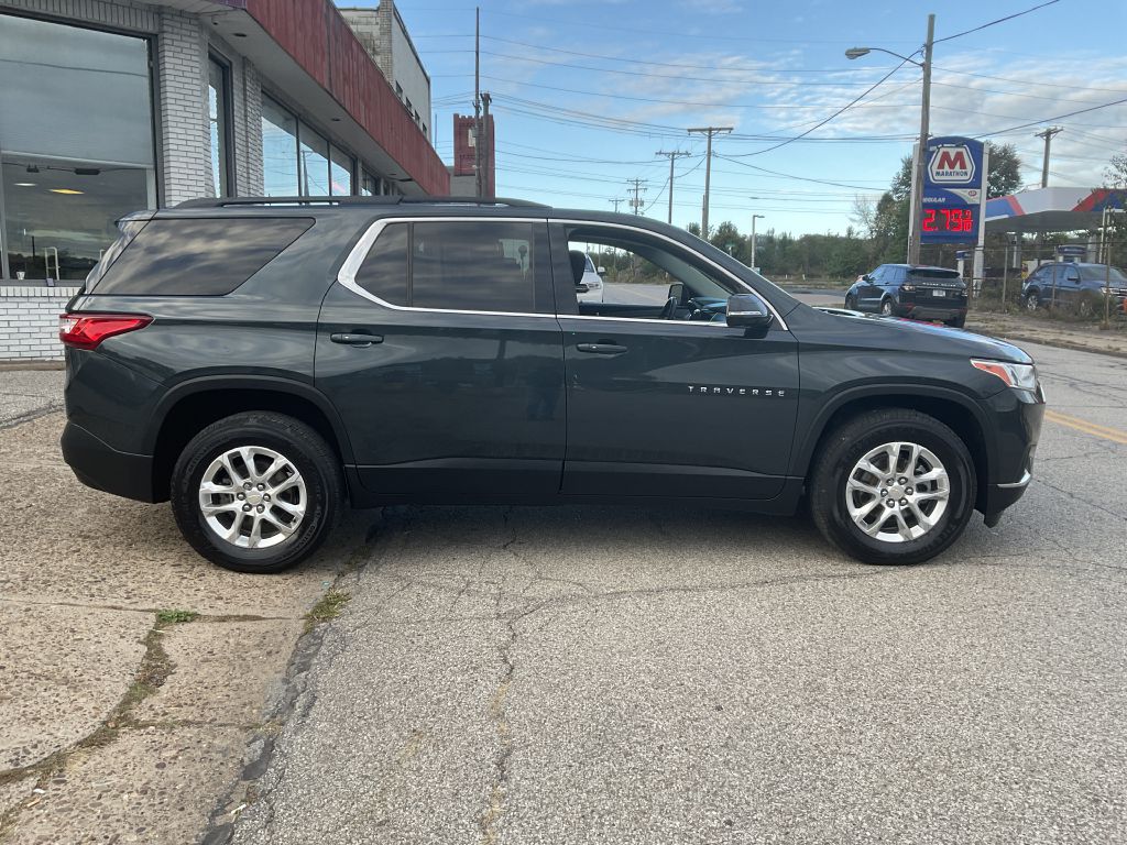 Photo 2 of this CHEVROLET TRAVERSE