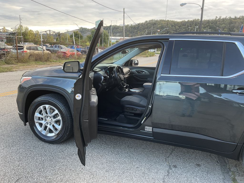 Photo 13 of this CHEVROLET TRAVERSE