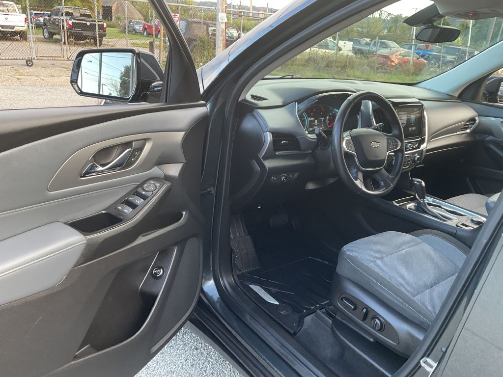 Photo 15 of this CHEVROLET TRAVERSE