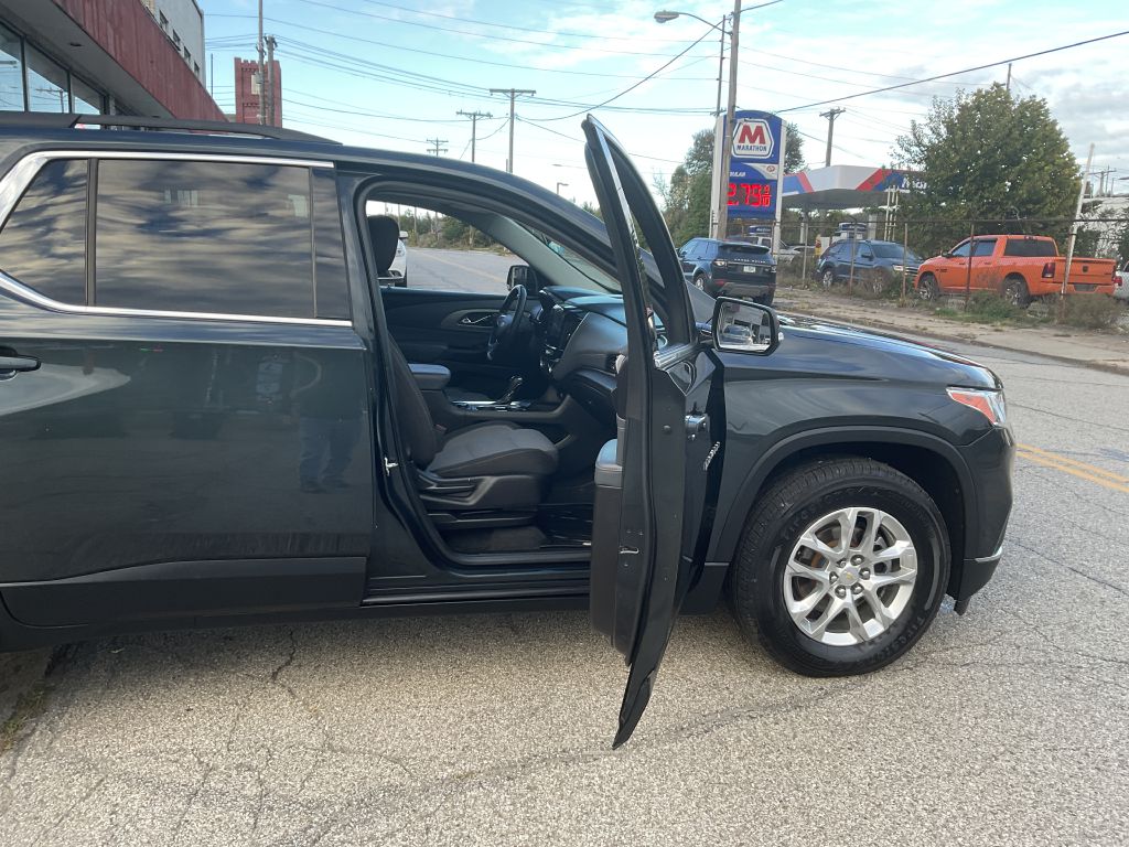 Photo 16 of this CHEVROLET TRAVERSE