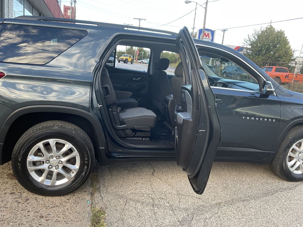 Photo 23 of this CHEVROLET TRAVERSE
