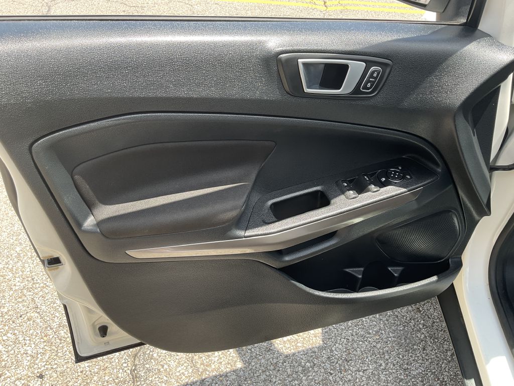 Photo 30 of this FORD ECOSPORT