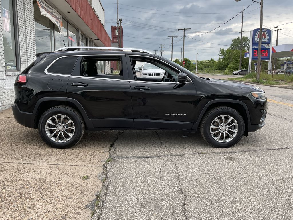 Photo 2 of this JEEP CHEROKEE