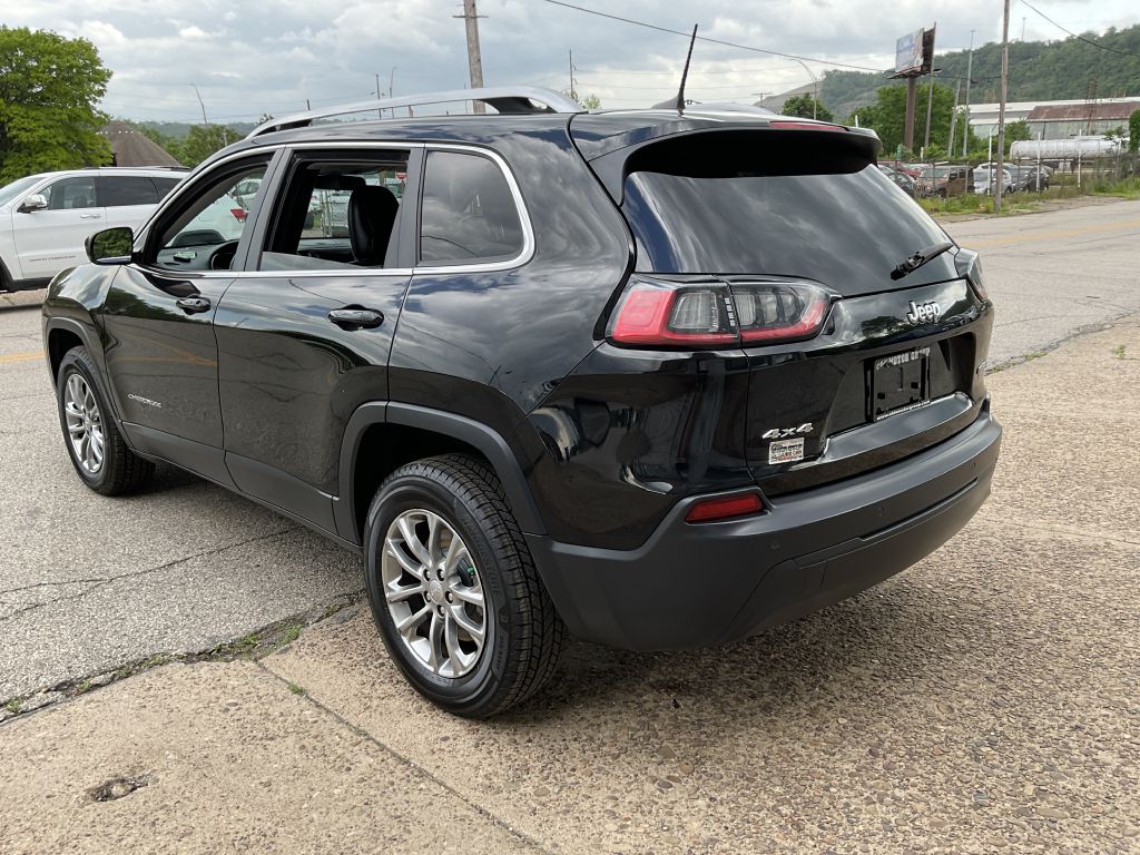 Photo 7 of this JEEP CHEROKEE