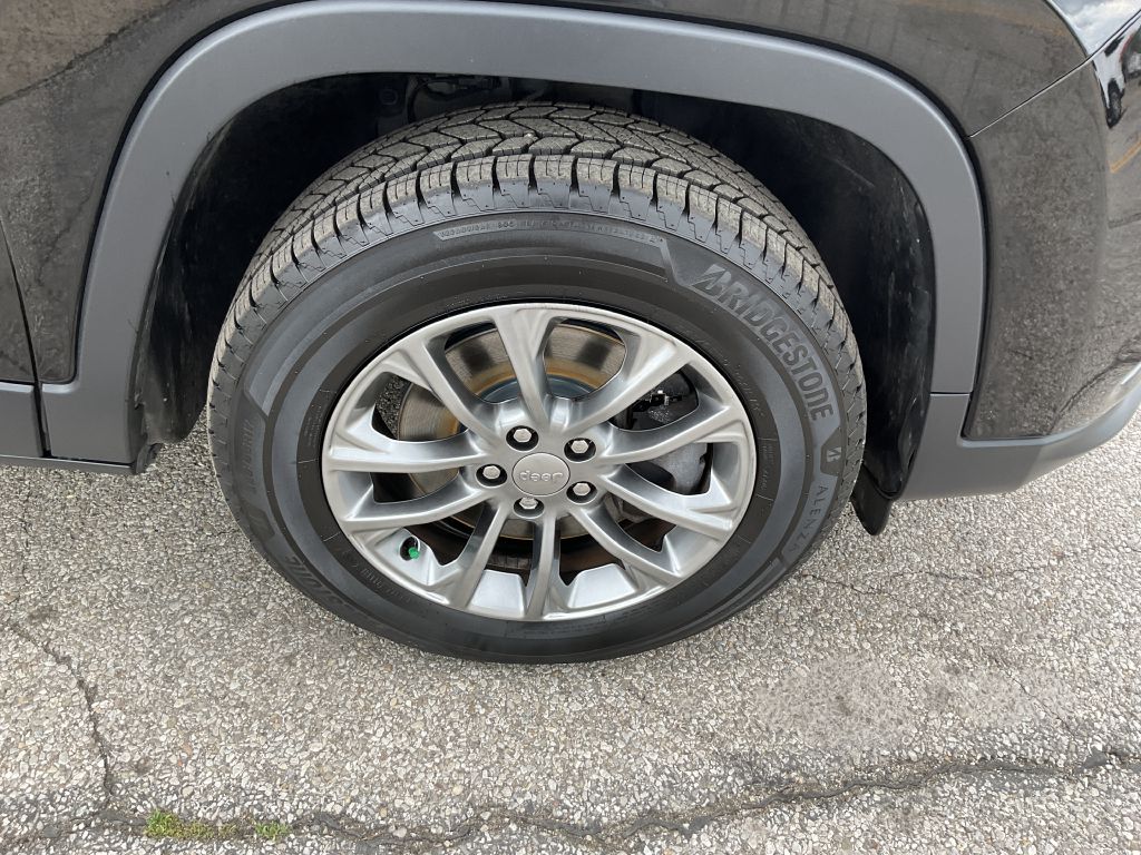Photo 11 of this JEEP CHEROKEE