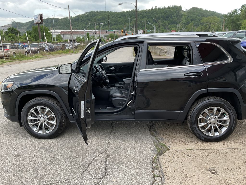 Photo 13 of this JEEP CHEROKEE