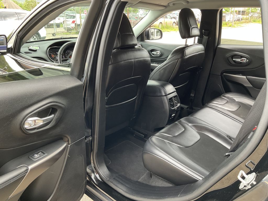 Photo 21 of this JEEP CHEROKEE