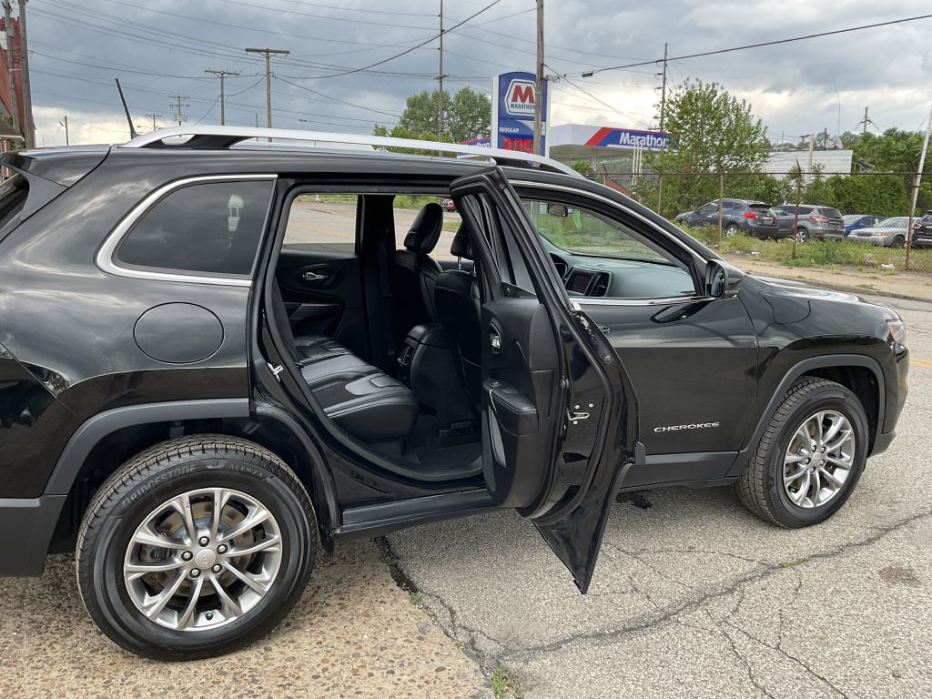 Photo 22 of this JEEP CHEROKEE