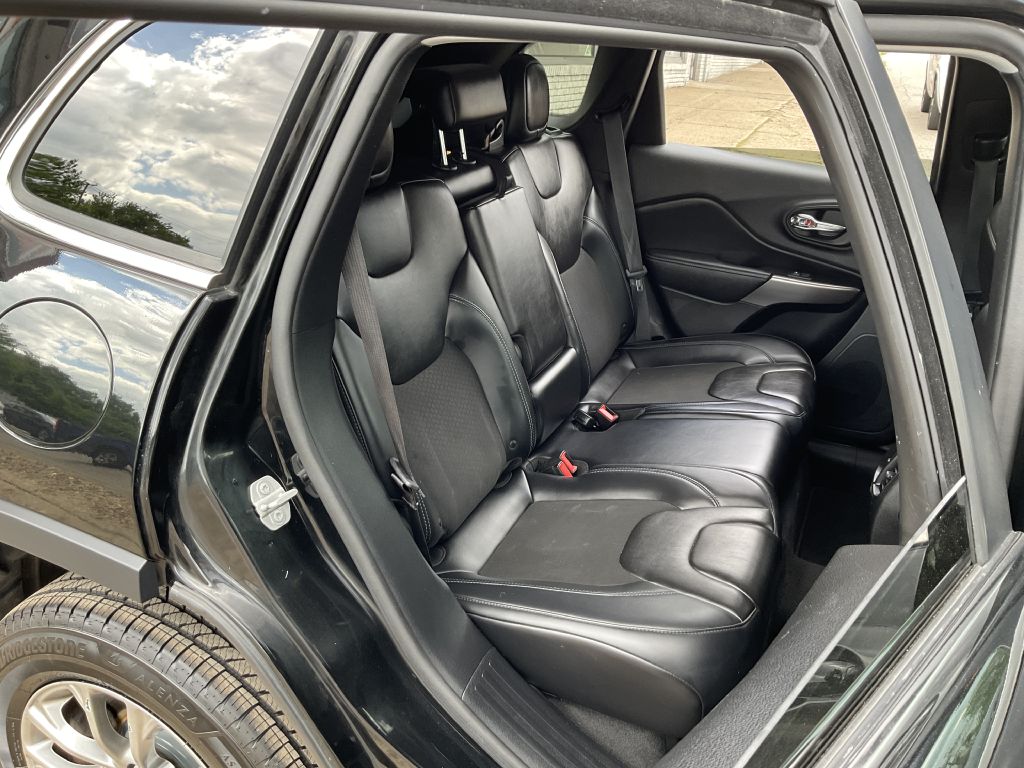 Photo 23 of this JEEP CHEROKEE