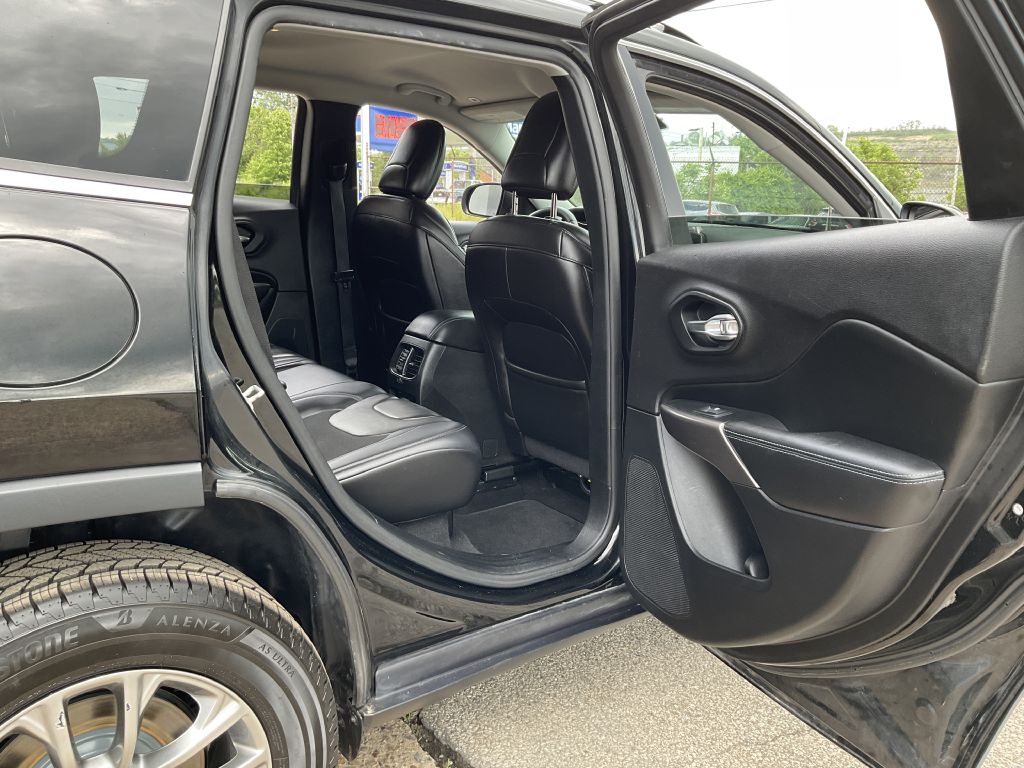 Photo 24 of this JEEP CHEROKEE