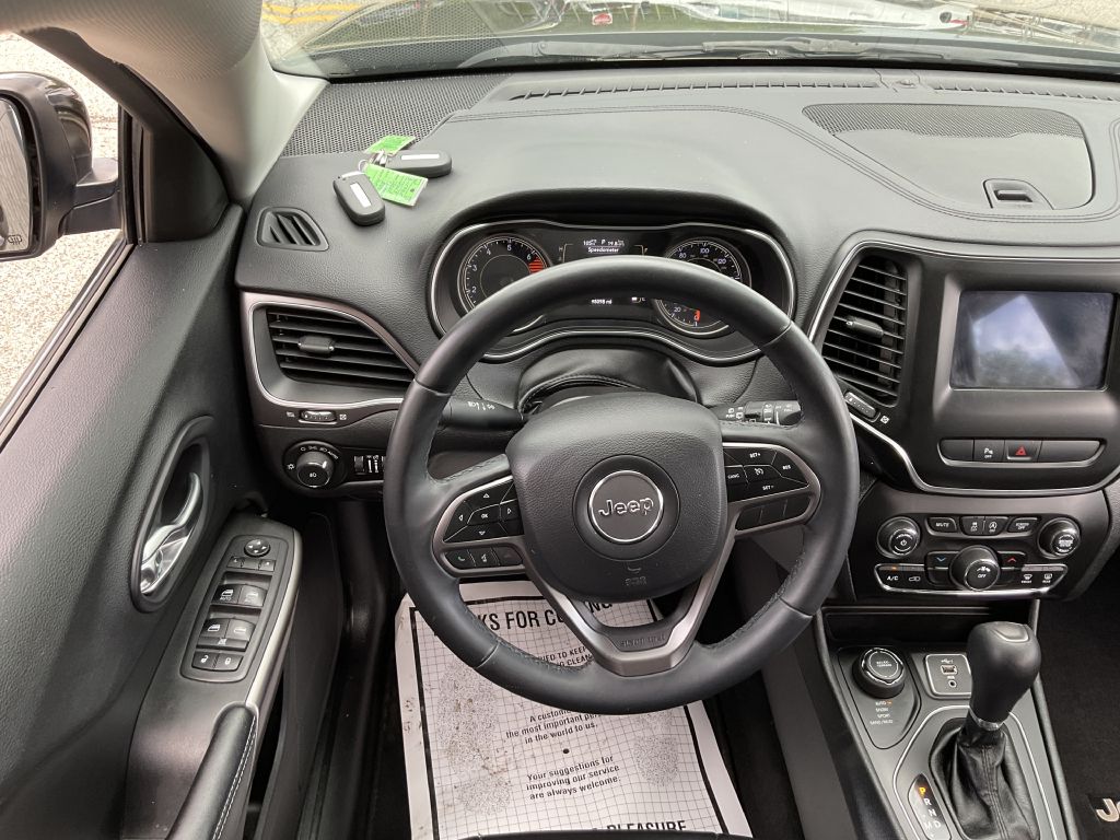 Photo 27 of this JEEP CHEROKEE