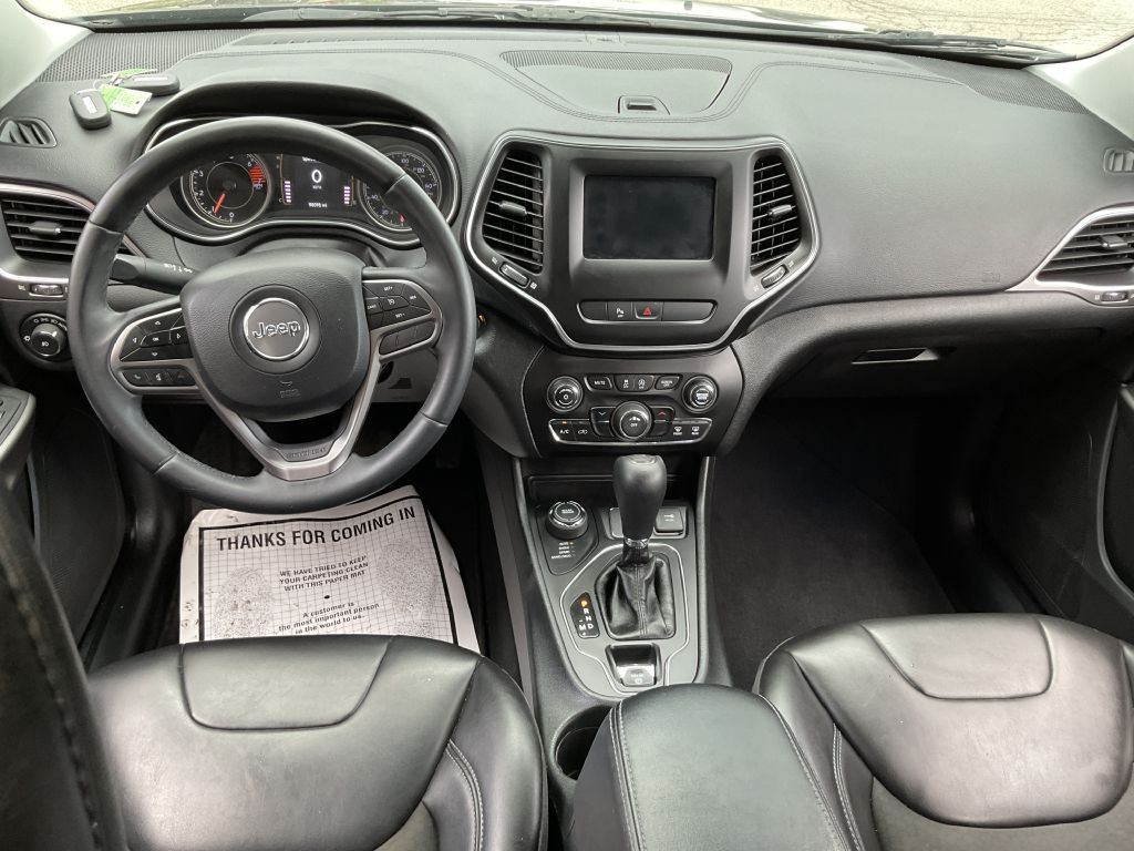 Photo 28 of this JEEP CHEROKEE