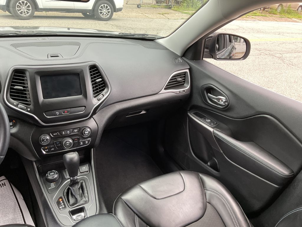 Photo 29 of this JEEP CHEROKEE
