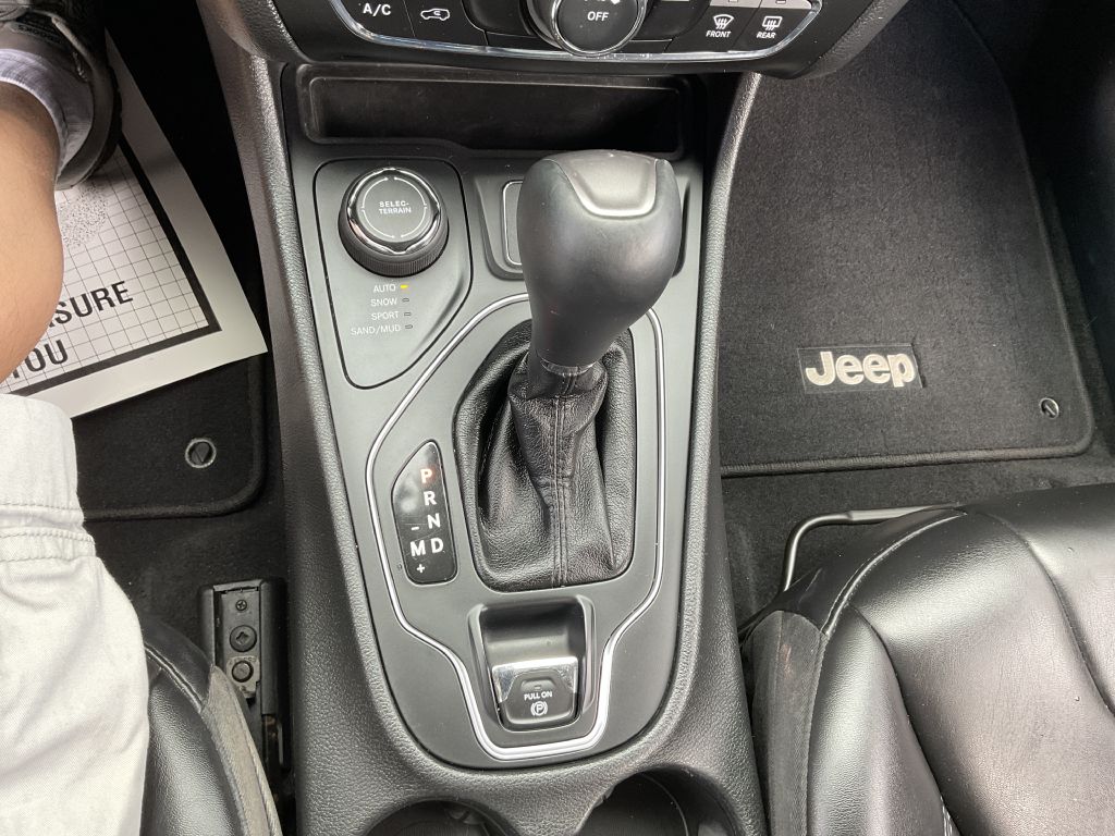 Photo 31 of this JEEP CHEROKEE
