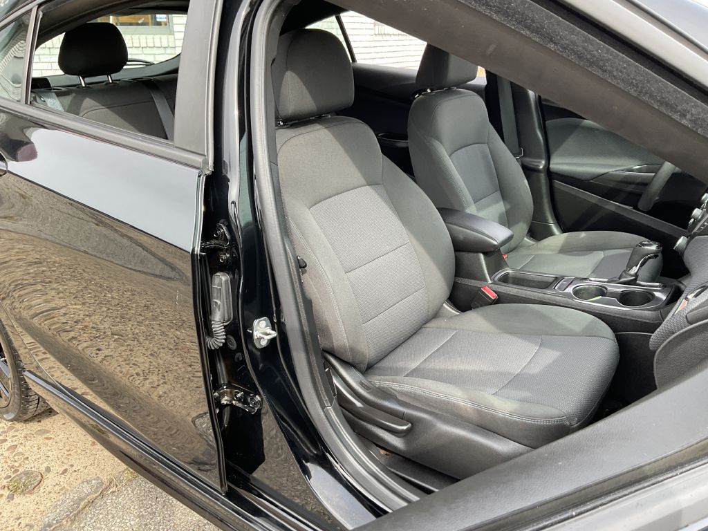 Photo 17 of this CHEVROLET CRUZE REBUILT